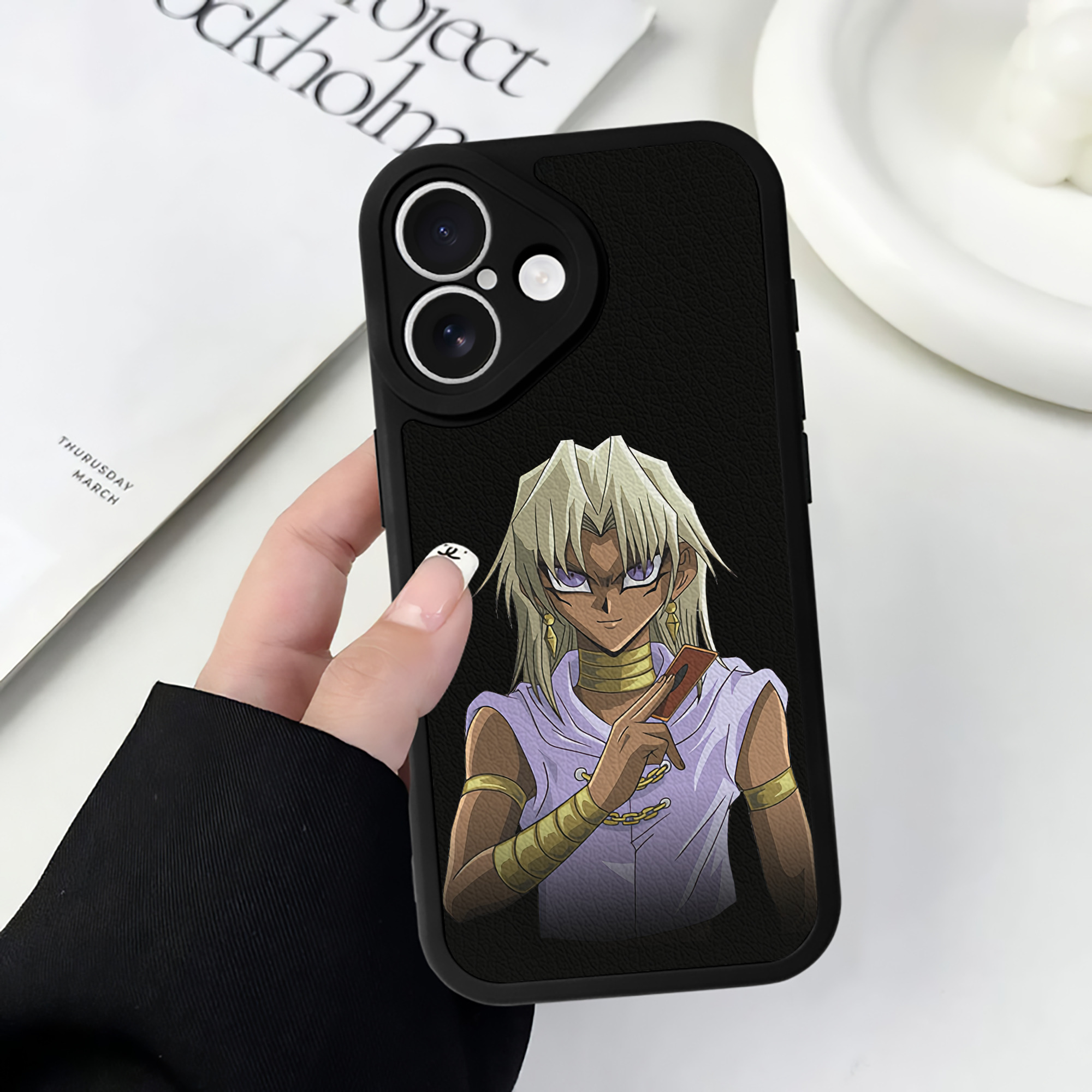 遊☆戯☆王 Yu-Gi-Oh! 【iPhone 16シリーズ対応】シリコンスマホケース（レザー調） 材質：シリコン